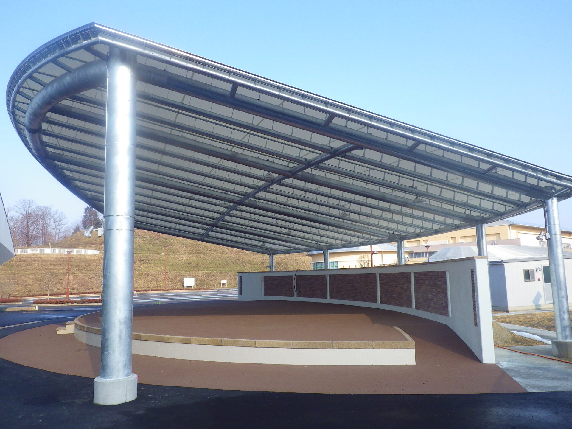 屋根付き広場等建築工事